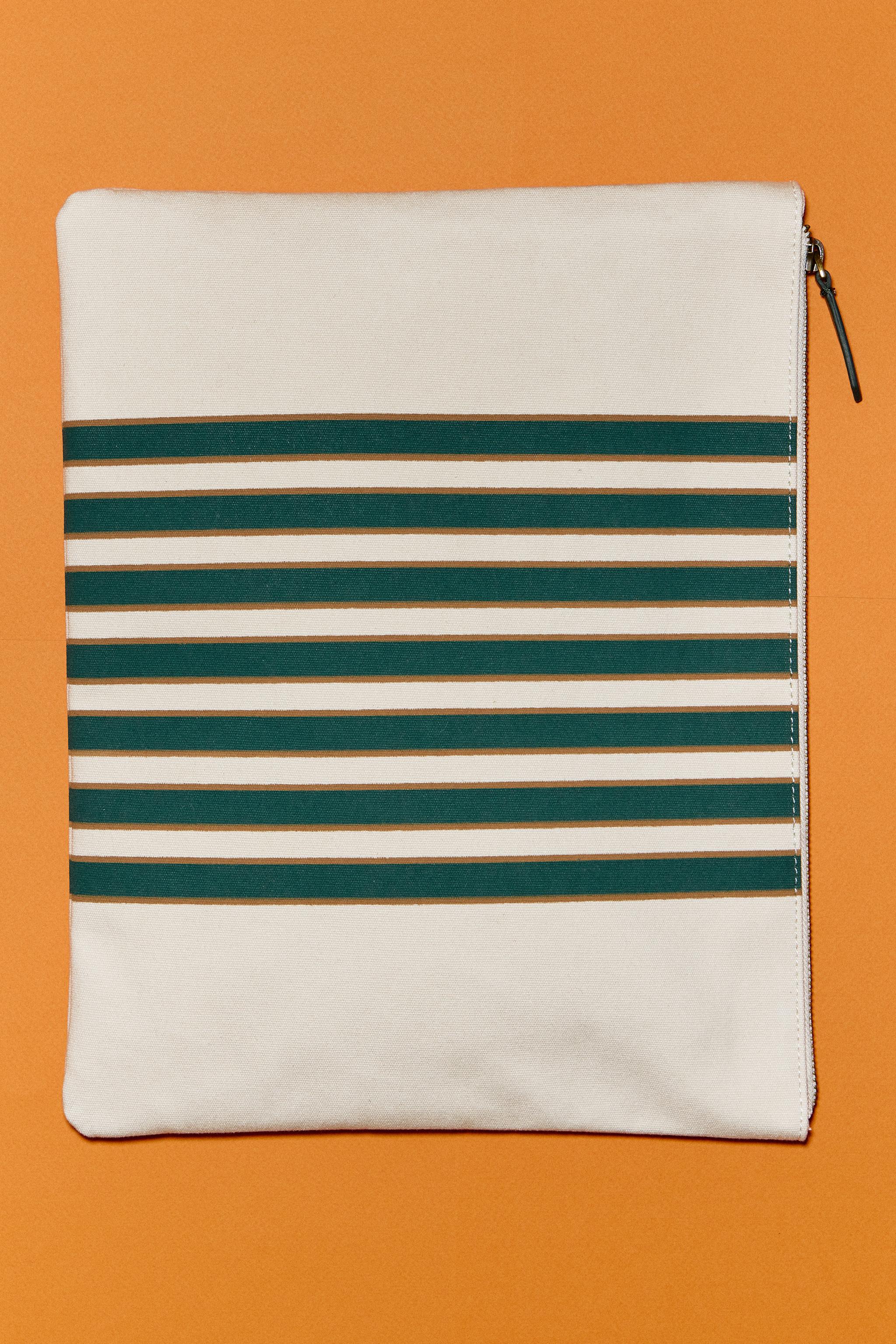 STRIPED TRAVEL BAG